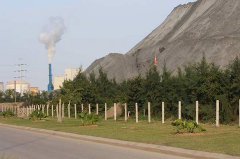 DAP Đình Vũ hoạt động sinh ra một núi chất thải, và khối lỗ hàng trăm tỷ đồng. Ảnh: VietTimes