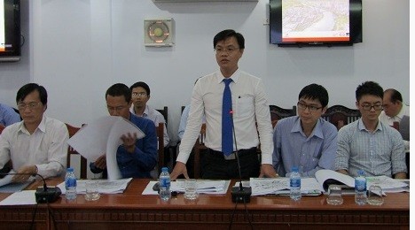 Đại diện Công ty Cổ phần Him Lam báo cáo đề xuất tại cuộc họp. Ảnh: Cổng thông tin điện tử tỉnh Long An