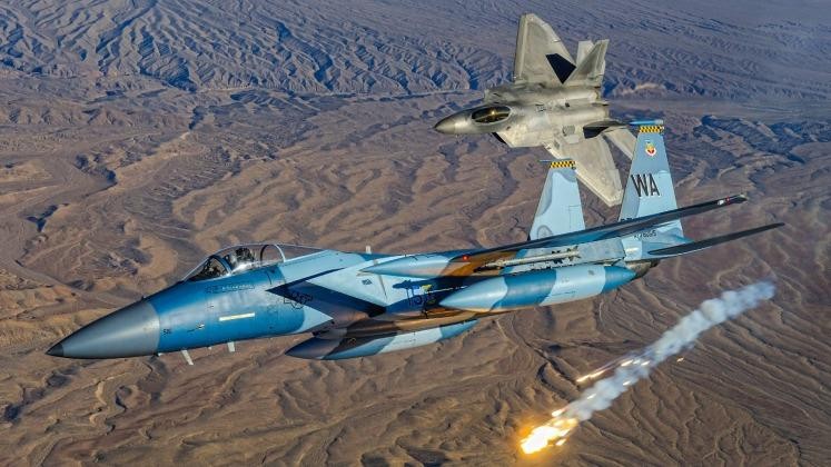 F-35 Vs F-22: Khi Khả Năng Tác Chiến Điện Tử Đánh Bại Sự Cơ Động