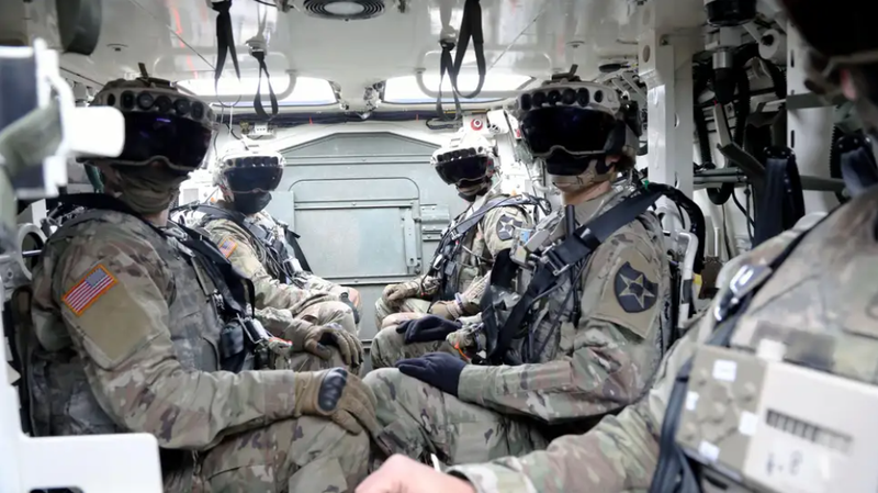 Binh lính Mỹ nôn nao khi sử dụng kính thực tế ảo của Microsoft trong các buổi diễn tập (Ảnh: Gizmodo)