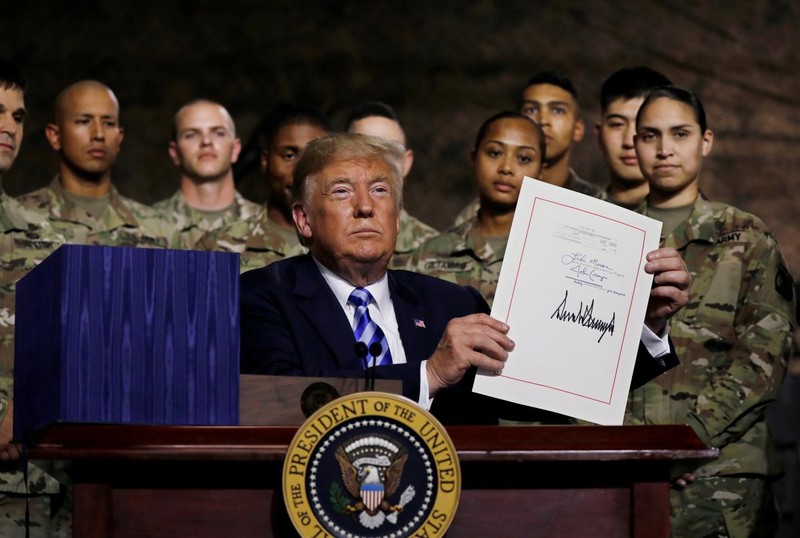 Ông Trump ký đạo luật ủy quyền quốc phòng cho năm tài khóa 2019.
