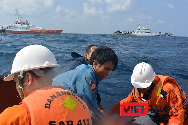 Tàu cứu hộ SAR 412 từ Đà Nẵng đã khẩn cấp lên đường cứu nạn ngư dân tàu cá QNg 94611TS bất ngờ bị nạn tại biển Hoàng Sa (Việt Nam).