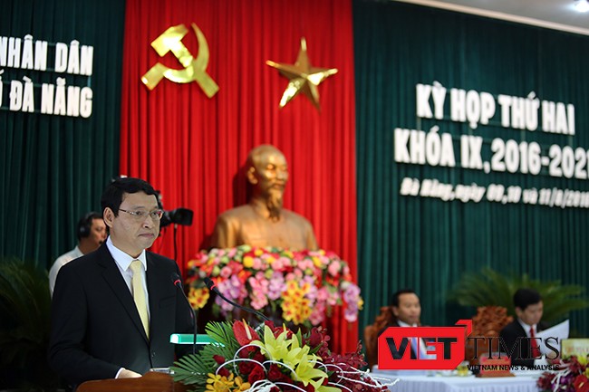 Ông Hồ Kỳ Minh, Phó Chủ tịch UBND TP Đà Nẵng trình bày báo cáo tại Kỳ họp thứ 2 HĐND TP Đà Nẵng khóa IX, nhiệm kỳ 2016-2021 diễn ra sáng 9/8.