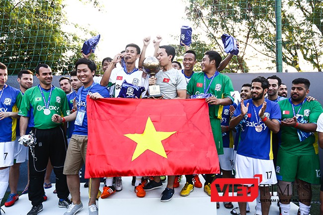 Thắng Brazil, đội Việt Nam giành cúp vô địch giải bóng đá thế giới SamSung Galaxy Cup 2016