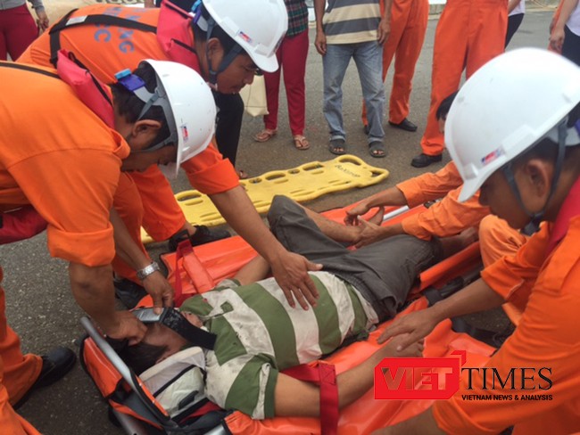 Trung tâm phối hợp tìm kiếm cứu nạn hàng hải Việt Nam đã điều động tàu SAR 412 tại Đà Nẵng khẩn cấp lên đường cứu ngư dân.