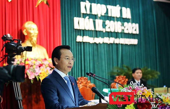 Bí thư Thành ủy, Chủ tịch HĐND thành phố Nguyễn Xuân Anh phát biểu tại Kỳ họp