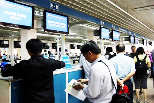 Việt Nam đã đón những du khách nước ngoài đầu tiên đến du lịch bằng thị thực điện tử sau khi Nghị định 07/2017/NĐ-CP của Chính phủ có hiệu lực từ ngày 1/2/2017.