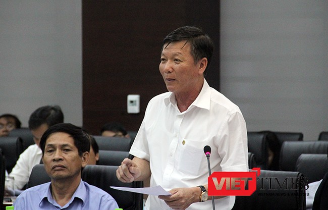 Ông Lê Văn Trung, Giám đốc sở Giao thông vận tải (GTVT) TP Đà Nẵng trả lời câu hỏi của phóng viên tại buổi Họp báo