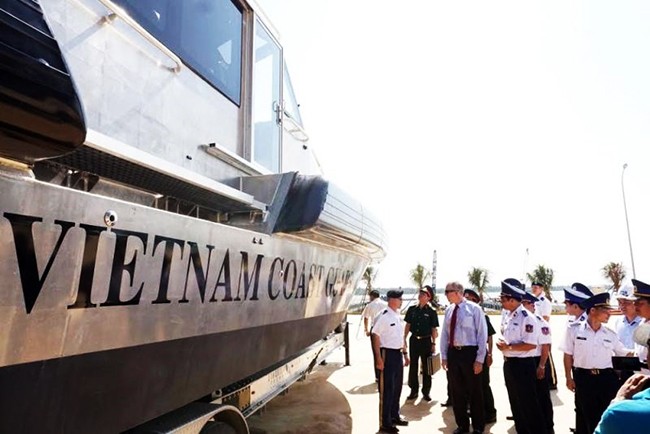 Ngày 22/5, tại Cảnh sát biển Vùng 2 (Quảng Nam), Đại sứ Hoa Kỳ tại Việt Nam Ted Osius đã bàn giao 6 tàu tuần tra Metal Shark 45-foot cho Cảnh sát biển Việt Nam.