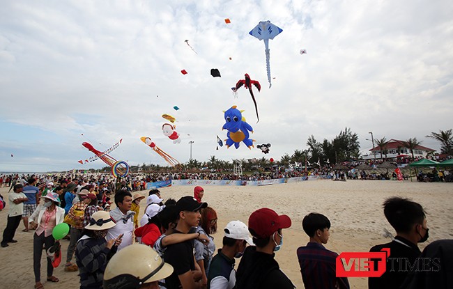 Trong khuôn khổ Festival Di sản Quảng Nam lần thứ VI năm 2017, từ ngày 8/6-10/6, tại phường Cẩm Nam (TP Hội An) và bãi biển Tam Thanh  (TP Tam Kỳ, Quảng Nam) đã diễn ra Festival Diều quốc tế Quảng Nam năm 2017.