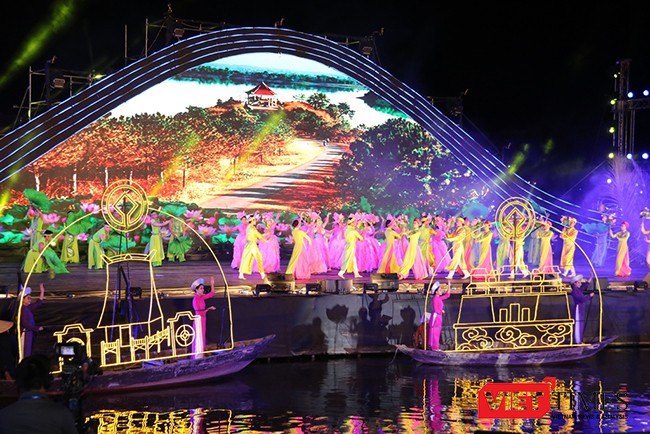 Tối 14/6, tại Quảng trường Sông Hoài (Hội An, Quảng Nam), Festival Di sản Quảng Nam lần thứ VI-2017 đã chính thức khép lại sau 1 tuần hoạt động với những kỷ niệm sâu sắc trong mắt bạn bè, du khách.