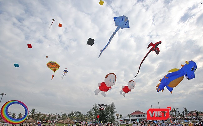 Với chủ đề “Bay lên những giấc mơ”, Lễ hội Diều Đà Nẵng 2017 sẽ diễn ra tại bãi biển Mỹ Khê (đường Võ Nguyên Giáp, quận Sơn Trà, TP Đà Nẵng).