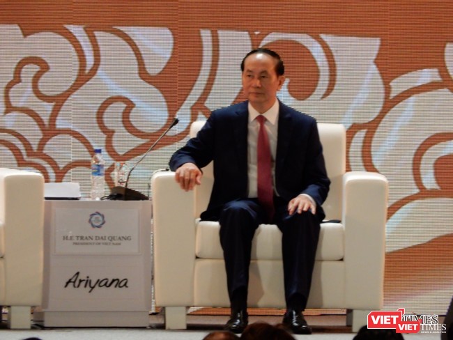 Chiều 10/11, với vai trò chủ trì Đối thoại Cấp cao không chính thức giữa APEC và ASEAN, Chủ tịch nước Trần Đại Quang đã ra Tuyên bố báo chí về nội dung kết quả của hoạt động này.