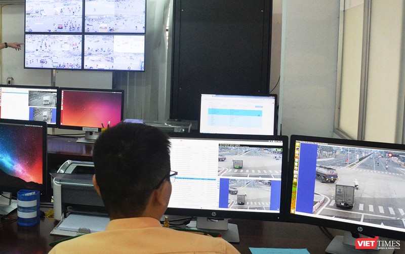 UBND TP Đà Nẵng vừa thống nhất chủ trương theo đề xuất của Sở GTVT về việc triển khai xử phạt các hành vi vi phạm trật tự an toàn giao thông (TTATGT) được phát hiện qua hệ thống camera giám sát giao thông trên đường Võ Chí Công và Trường Sơn.
