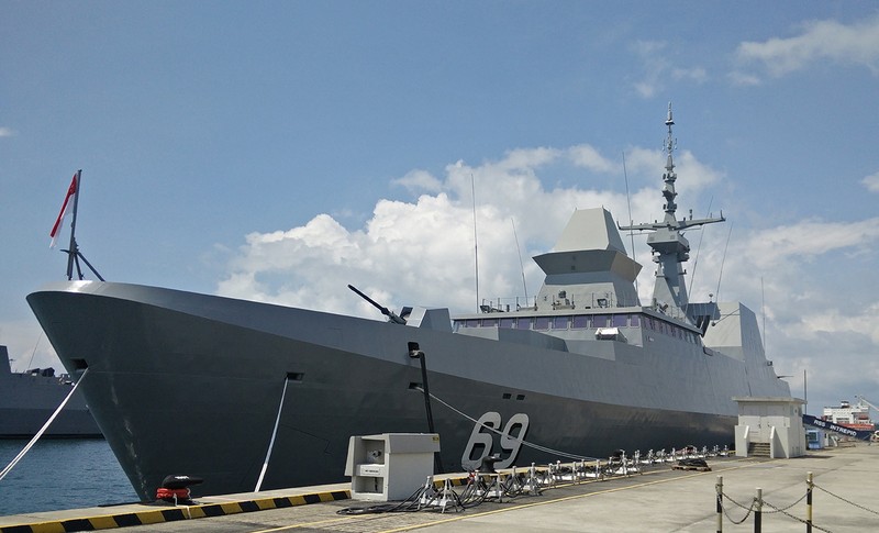 Tàu khu trục RSS INTREPID của Hải quân Singapore (ảnh: Wikimedia Commons)