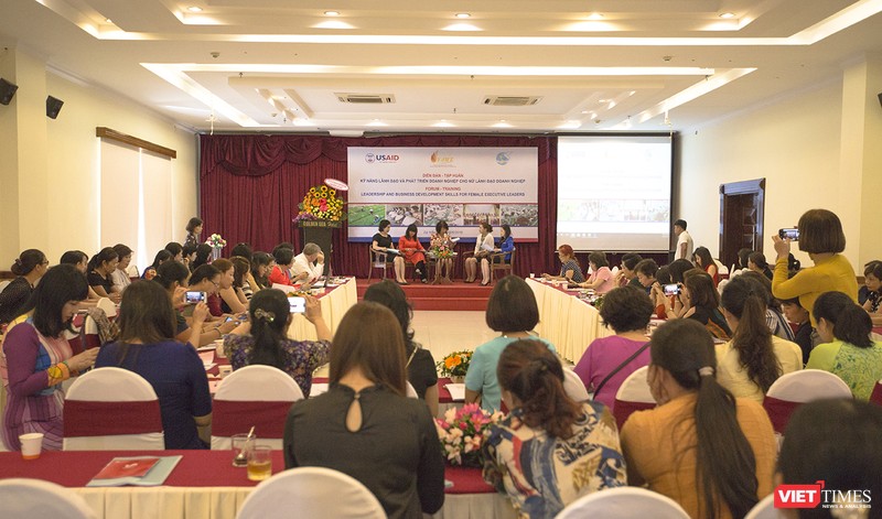 Sáng 8/6, tại Đà Nẵng, hơn 100 nữ lãnh đạo doanh nghiệp đến từ 19 tỉnh miền Trung cùng các chuyên gia cùng tham dự Diễn đàn-Tập huấn quản lý và phát triển doanh nghiệp.