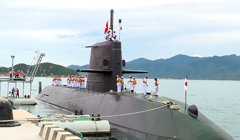 Tàu ngầm huấn luyện Kuroshio của Lực lượng tự vệ trên biển Nhật Bản tại cảng Cam Ranh (Khánh Hóa) (ảnh vtv.vn)
