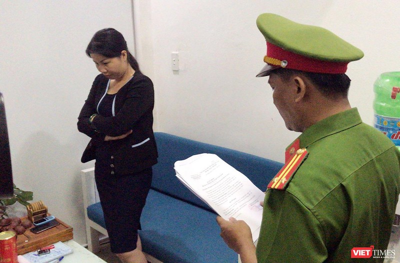 Bà Nguyễn Thị Bích Thuận - Tổng giám đốc Công ty CP Đầu tư và Phát triển Quảng Đà bị khởi tố, bắt tạm giam về tội lừa đảo chiếm đoạt tài sản.
