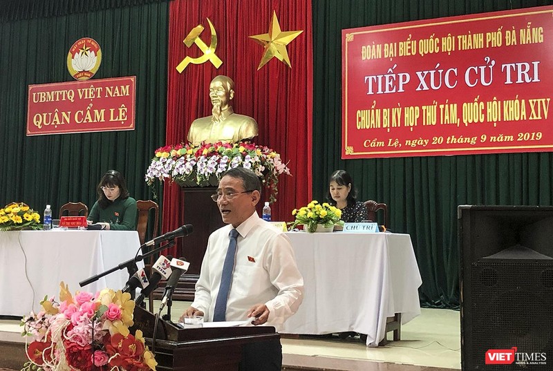 Ông Trương Quang Nghĩa, Bí thư Thành ủy Đà Nẵng, trưởng đoàn ĐBQH TP Đà Nẵng phát biểu tại buổi tiếp xúc cử tri quận Cẩm Lệ