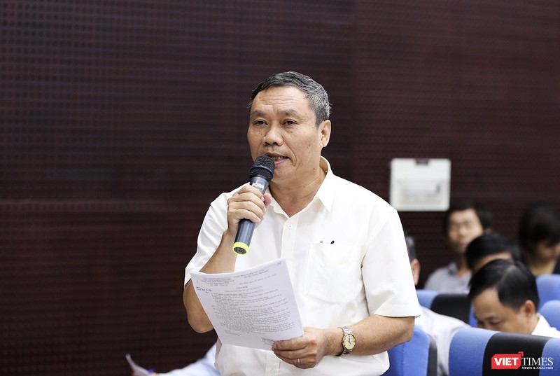 Ông Mai Tấn Linh – Phó Giám đốc Sở GD&ĐT Đà Nẵng trả lời câu hỏi của phóng viên VietTimes tại buổi họp báo