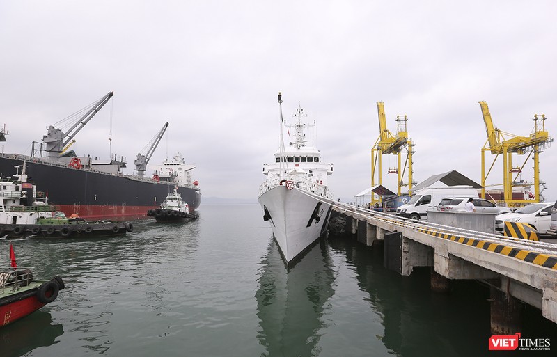 Cảng Tiên Sa đang đón tàu