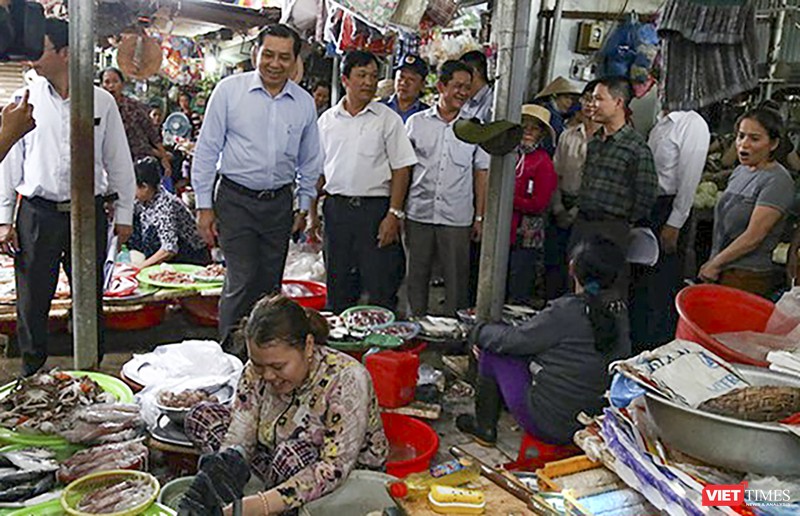 Các hộ tiểu thương buôn bán tại chợ Hàn