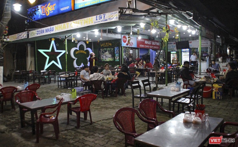 UBND TP Đà Nẵng vừa có văn bản cho phép các cơ sở kinh doanh ăn uống được hoạt động trở lại nhưng không được phục vụ tại chỗ và phải đảm bảo giãn cách xã hội.
