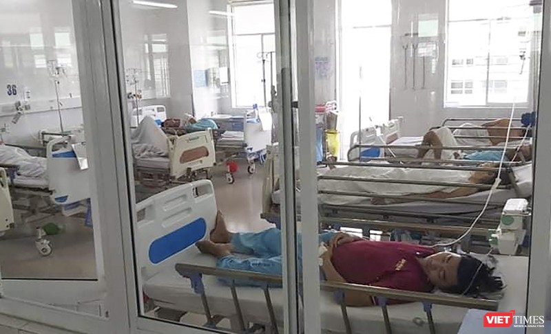 Các bệnh nhân bị ngộ độc thực phẩm do ăn phải đồ nhiễm khuẩn điều trị tại Bệnh viện Đà Nẵng