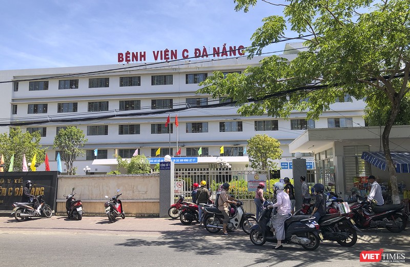 Sáng 24/7, cổng chính của Bệnh viện C (Đà Nẵng) đã được đóng, hạn chế người ra vào
