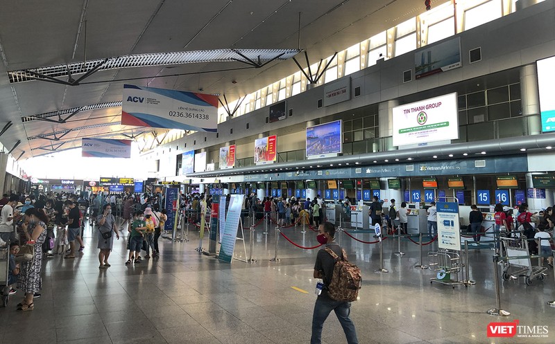 Bộ GTVT tuyên bố dừng hoạt động vận tải đến và đi tư Đà Năng khiến hơn 300 khách du lịch kẹt lại Đà Nẵng.
