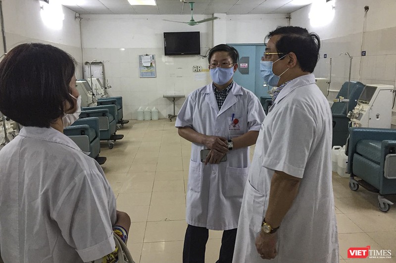 Đoàn kiểm tra số 1 của Bộ Y tế và Sở Y tế Hà Nội trong chuyến kiểm tra công tác chống dịch COVID-19 tại các bệnh viện chuyên khoa phổi, thận trên địa bàn TP.