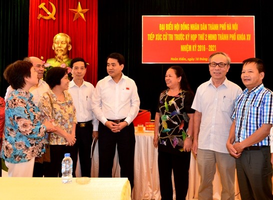 Chủ tịch UBND TP Hà Nội tại một Hội nghị tiếp xúc cử tri.