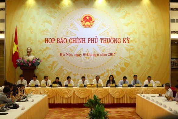 Vấn đề các doanh nghiệp Việt - Mỹ thực hiện ký kết như thế nào được báo giới quan tâm.