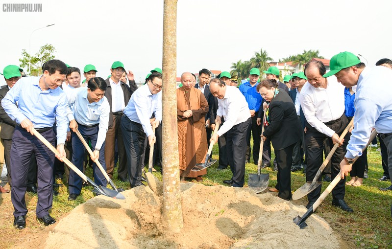 Thủ tướng dự buổi lễ phát động “Tết trồng cây đời đời nhớ ơn Bác Hồ” Xuân Kỷ Hợi năm 2019 tại Hà Nội.