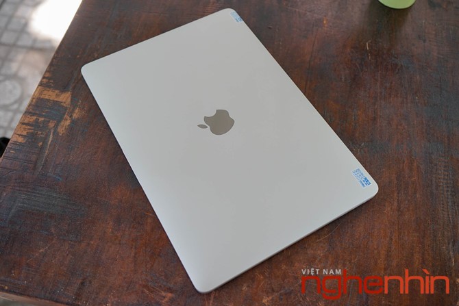 Trên tay Macbook Pro 2016 có Touch Bar vừa về Việt Nam giá 43 triệu