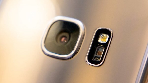 Samsung Galaxy S8 không trang bị camera kép?