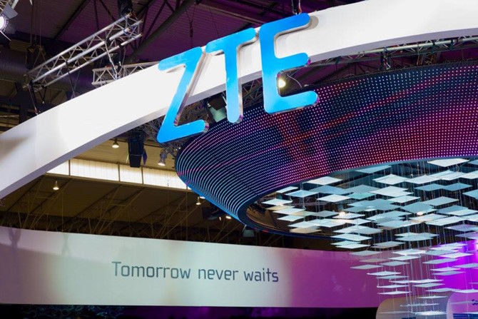 Smartwatch ZTE Quarzt nghe gọi độc lập sẽ dự MWC 2017