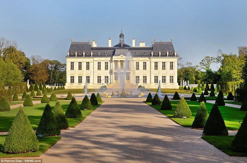 Biệt thự The Chateau Louis XIV  được bán với giá 301 triệu USD