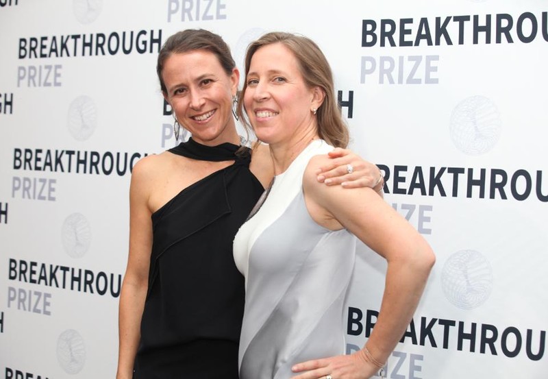 Chị em nhà Wojcicki - Anne Wojcicki (trái), CEO của 23andMe và Susan Wojcicki (phải), CEO của YouTube đều góp mặt trong top 100 người phụ nữ quyền lực 2019 của Forbes. Ảnh: Forbes