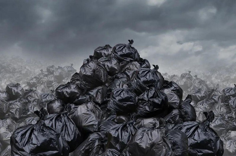 Tân Hoa xã cho biết kể từ 1-1-2021, tất cả các loại rác thải sẽ bị cấm. Ảnh: Zhihu