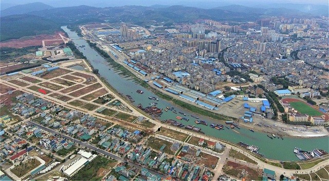 Một đoạn sông Ka Long chảy qua Tp. Móng Cái, tỉnh Quảng Ninh (Ảnh: Internet)