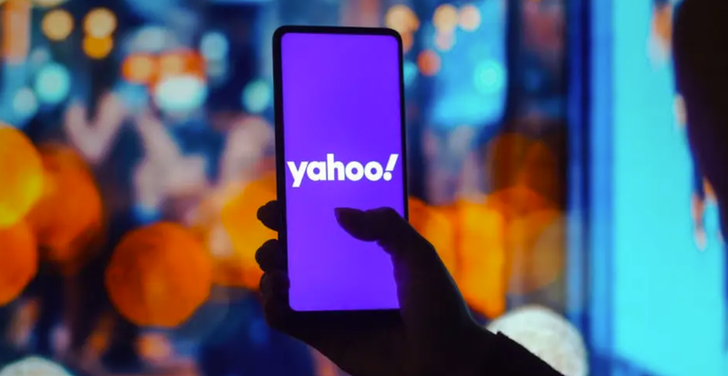 Logo Yahoo được đặt bên ngoài văn phòng của công ty ở Santa Clara, California (Ảnh: AP Photo)