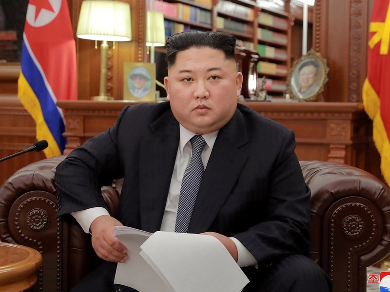 Nhà lãnh đạo Kim Jong Un  đã chuyển đường lối chiến lược từ ưu tiên quân đội sang phát triển kinh tế.