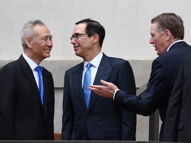 Vòng đàm phán thương mại Mỹ - Trung thứ 13 chưa bắt đầu nhưng đã có tin sẽ không đạt kết quả và Phó Thủ tướng Trung Quốc Lưu Hạc (trái) sẽ về nước sớm hơn dự kiến. Ảnh: Đa Chiều