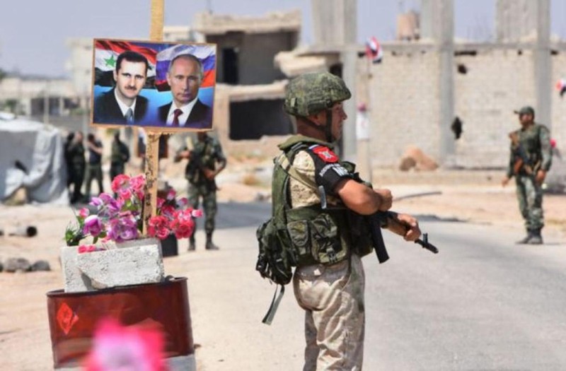 Ngày 15/10, quân đội Nga đã tiến vào chiếm giữ các thành phố ở Bắc Syria sau khi quân Mỹ rút. Ảnh: quân cảnh Nga ở Manbij.