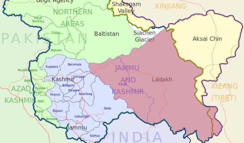 Từ ngày 31/10, chính phủ Ấn Độ quyết định phân chia bang Jammu & Kashmir thành hai vùng lãnh thổ trực thuộc chính phủ liên bang (màu Tím và Xanh tím) đã gây nên khẩu chiến ngoại giao giữa Ấn Độ và Trung Quốc.