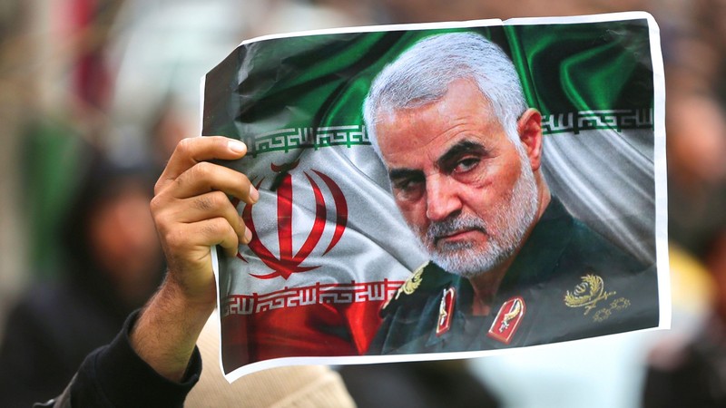 Sau khi tướng Suleimani bị Mỹ sát hại ở Baghdad, Iran tuyên bố sẽ trả thù mang tính hủy diệt với Mỹ, Tổng thống Trump cũng viết tweet tỏ ý sẽ sử dụng các vũ khí mới uy lực lớn chống lại Iran (Ảnh: Đa Chiều)