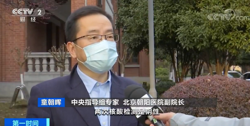 Ông Đồng Triều Huy, Phó Giám đốc Bệnh viện Triều Dương, Chuyên gia Tổ chỉ đạo chống dịch của Chính phủ Trung Quốc (Ảnh: CCTV)