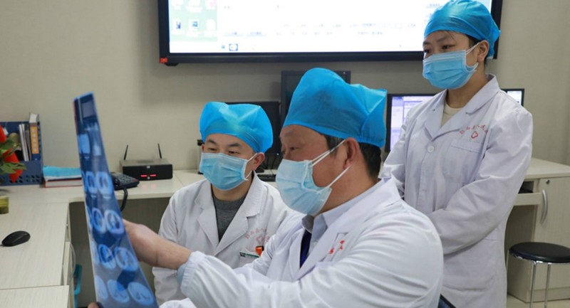 Tại Trung Quốc đã xuất hiện nhiều ca bệnh nhân đã khỏi bệnh xuất viện lại bị tái nhiễm nCoV (Ảnh: Tân Hoa xã)