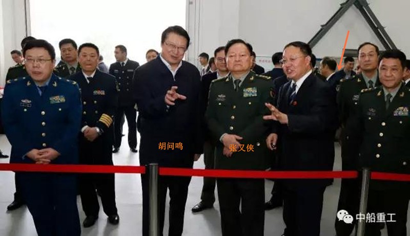 Hồ Vấn Minh (thứ 3, trái sang) cùng tướng Trương Hựu Hiệp, Phó Chủ tịch Quân ủy khi ông này tới thăm Tập đoàn CSIC (Ảnh: CSIC).